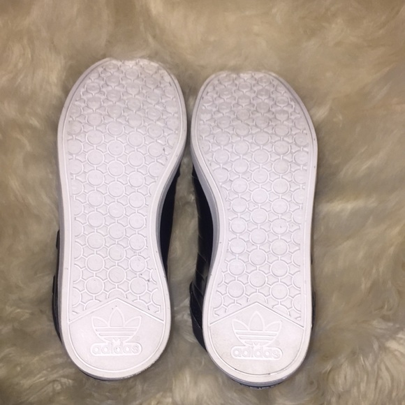 High Top Adidas - Picture 3 of 4